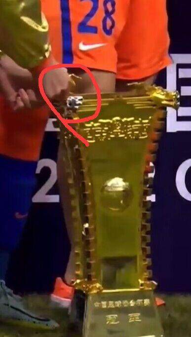 开云体育平台-泰山夺冠掰坏奖杯 众将发文庆祝孙兴慜也来点赞