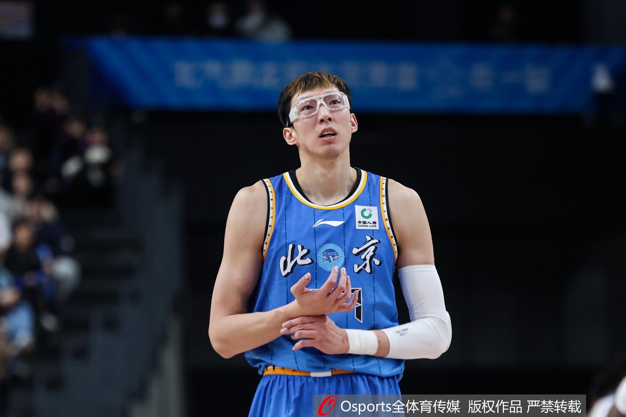 开云体育APP-高效终结！周琦半场3中3拿到9分3板2助2断 正负值+8