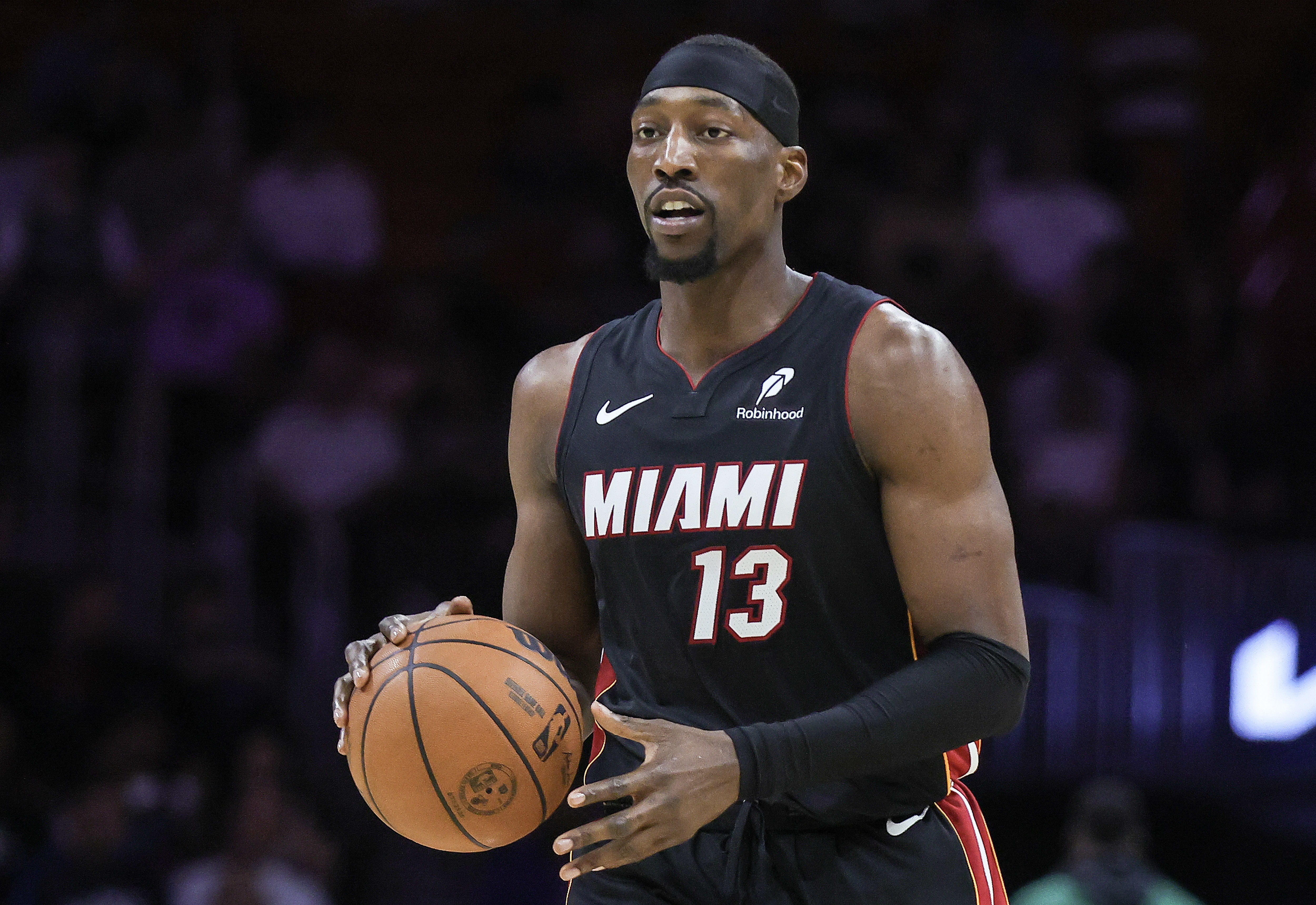 开云体育官网-攻防俱佳！阿德巴约半场10中7高效砍下17分8板3助3断1帽